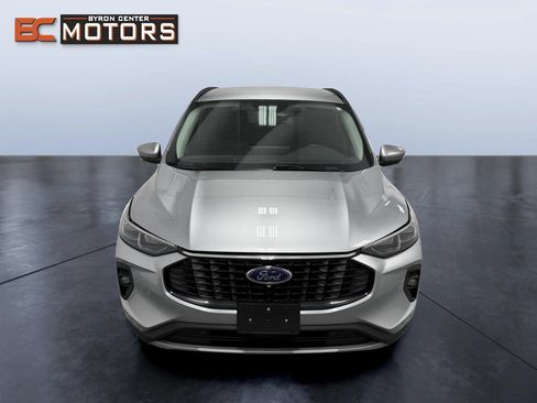 Used 2024 Ford Escape Platinum AWD/4WD image 8