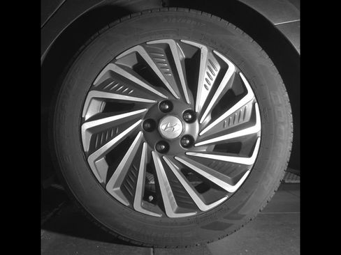 Certified 2023 Hyundai Sonata Limited FWD image 12