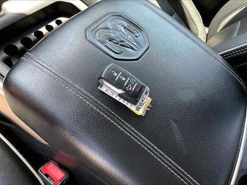 Used 2020 RAM 1500 Laramie AWD/4WD image 36