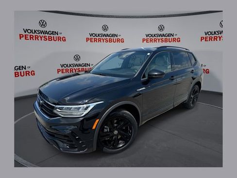 Certified 2024 Volkswagen Tiguan SE R-Line AWD/4WD image 1