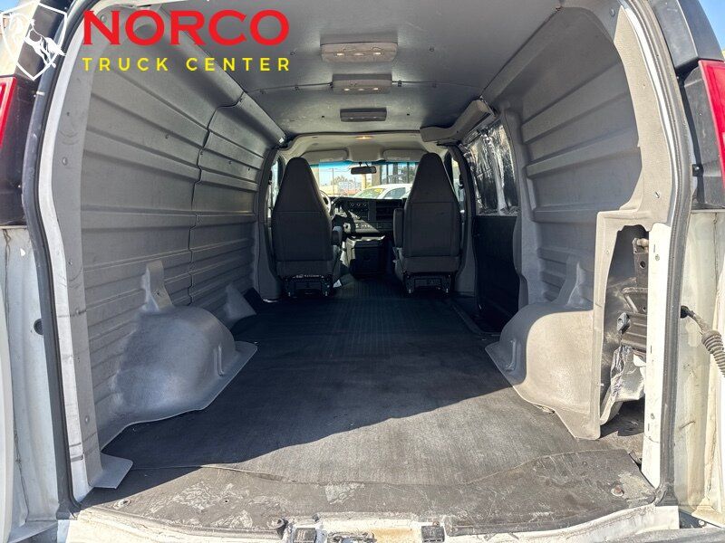 Used 2017 Chevrolet Express 2500 RWD image 11