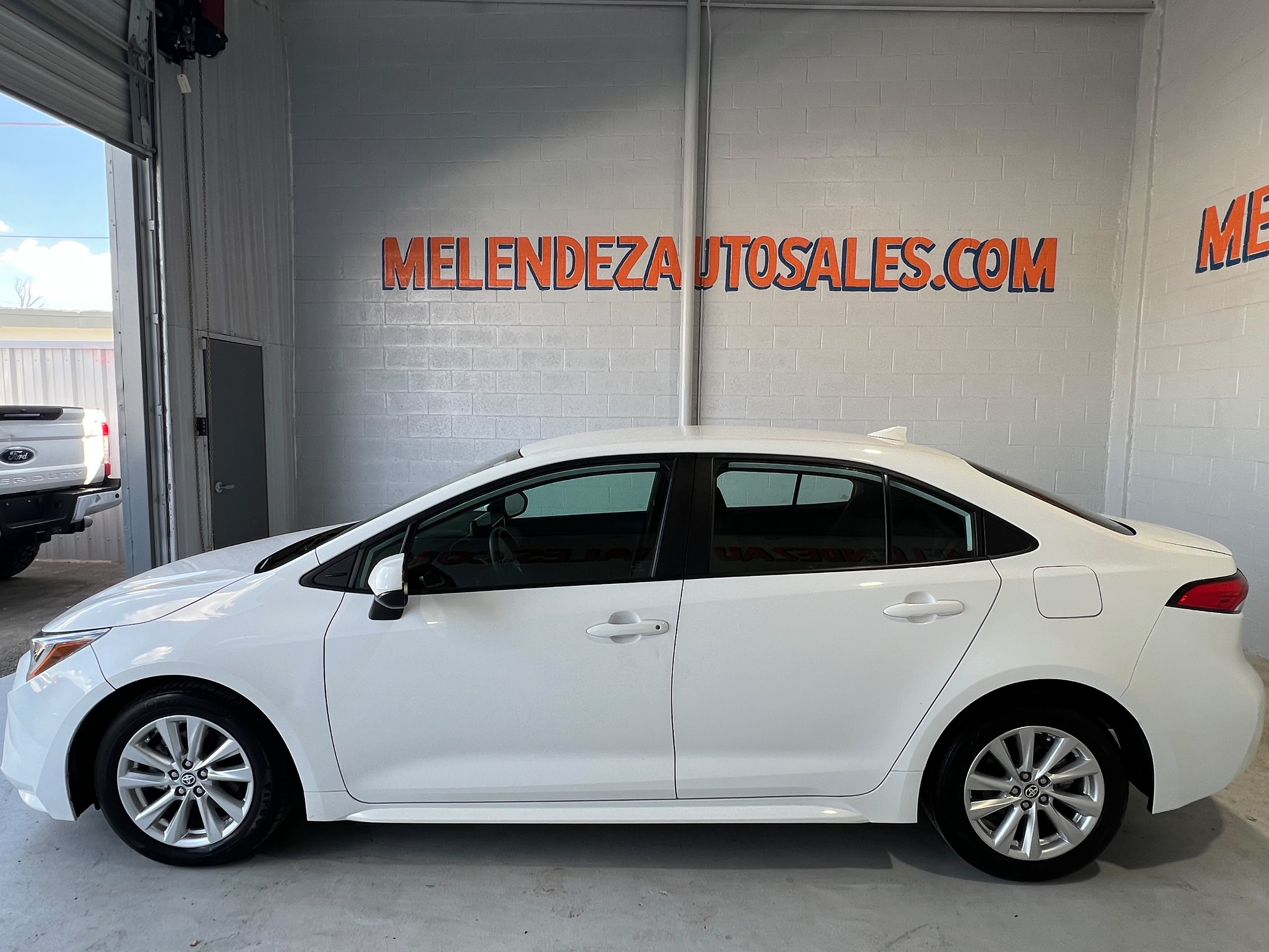 Used 2023 Toyota Corolla LE w/ LE Convenience Package FWD image 2