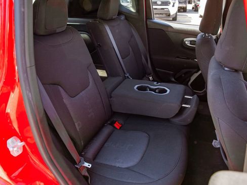 Used 2015 Jeep Renegade Latitude w/ Popular Equipment Group FWD image 12
