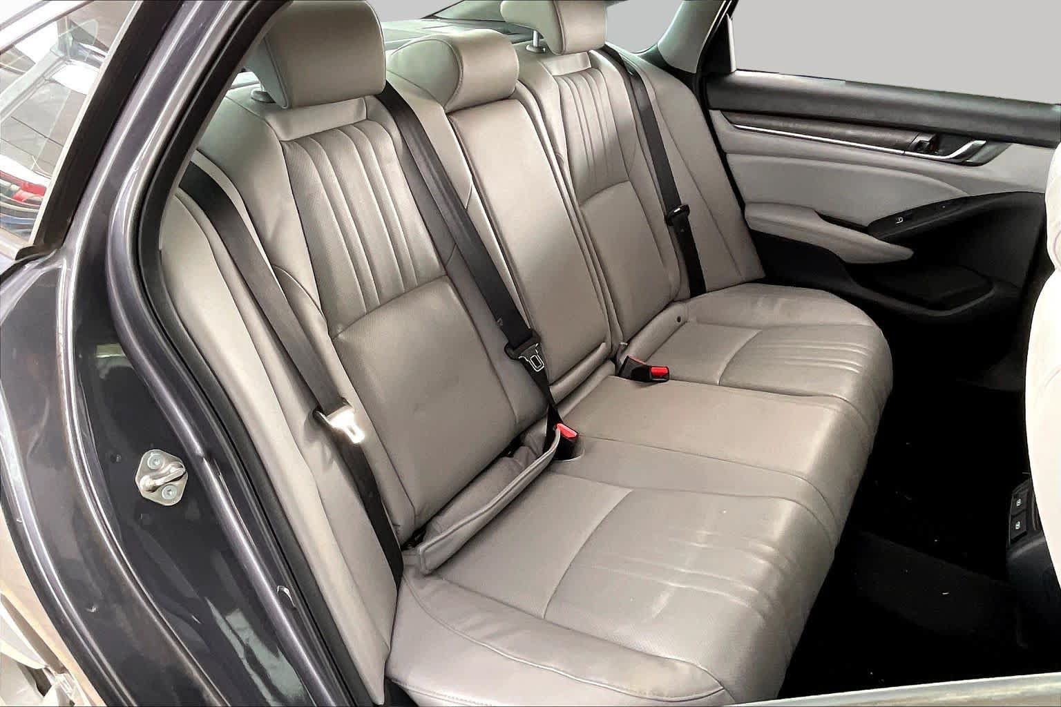 Used 2018 Honda Accord Touring image 19