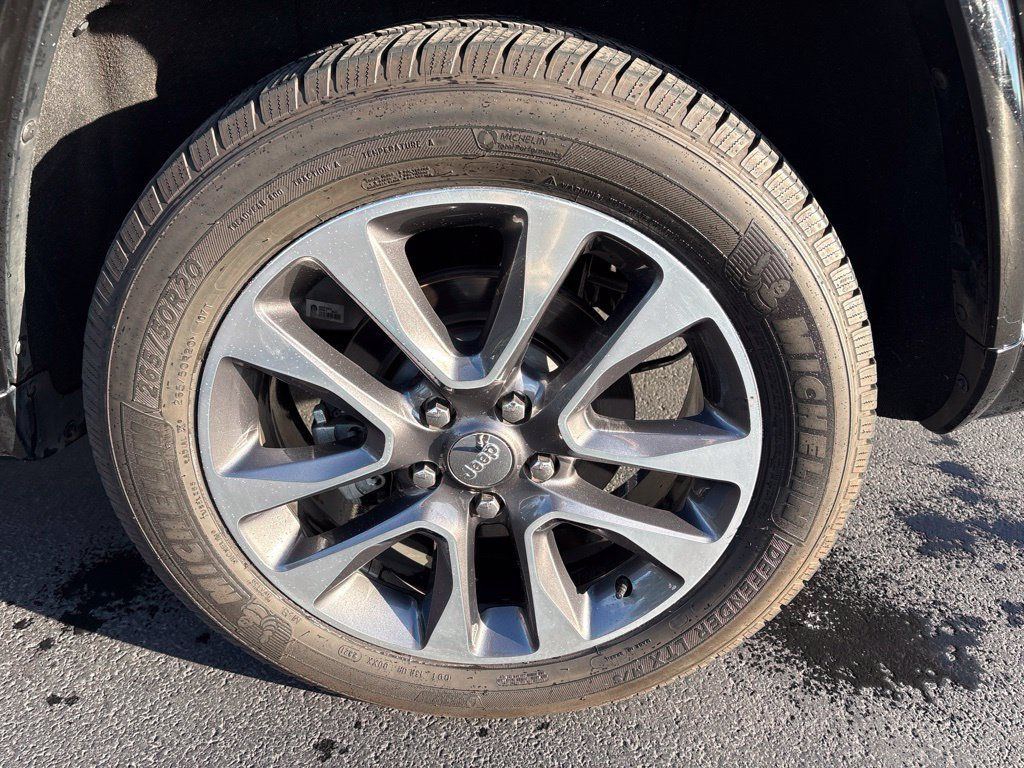 Used 2018 Jeep Grand Cherokee Overland AWD/4WD image 11
