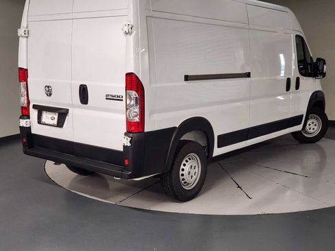 Used 2025 RAM ProMaster 2500 w/ Convenience Group FWD image 3