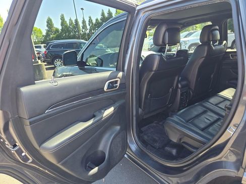 Used 2014 Jeep Grand Cherokee Overland w/ Advanced Technology Group AWD/4WD image 16