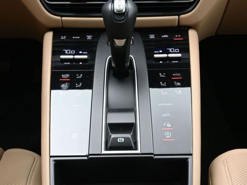 Certified 2024 Porsche Macan image 23