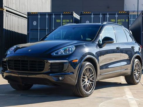Used 2018 Porsche Cayenne Platinum Edition image 4