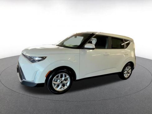 Used 2025 Kia Soul LX w/ LX Technology Package image 8
