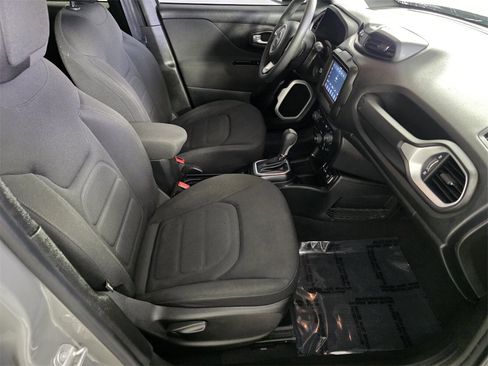 Certified 2019 Jeep Renegade Latitude image 31