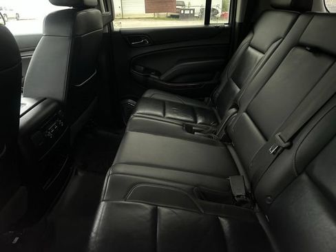 Used 2019 Chevrolet Suburban LT RWD image 25