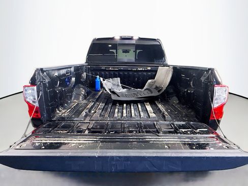 Used 2017 Nissan Titan SV image 34