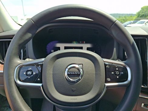 Certified 2023 Volvo XC60 B5 Plus w/ Climate Package AWD/4WD image 21