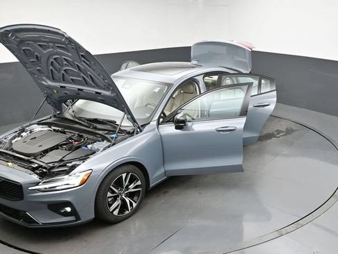 Used 2023 Volvo S60 B5 Plus FWD image 48