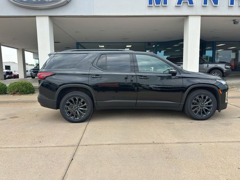 Used 2023 Chevrolet Traverse RS FWD image 10