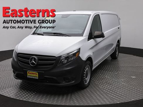 Used 2023 Mercedes-Benz Metris image 1