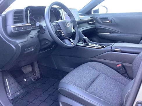 Used 2024 Toyota Crown AWD/4WD image 3