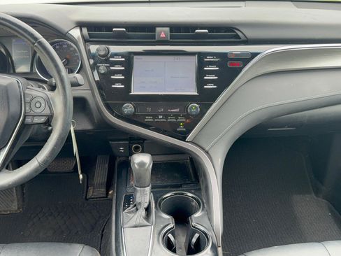Used 2018 Toyota Camry SE FWD image 22
