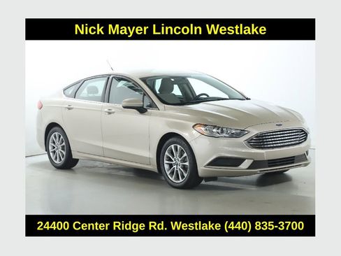 Used 2017 Ford Fusion SE w/ Fusion SE Technology Package image 1