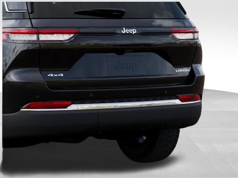 New 2026 Jeep Grand Cherokee Laredo image 9