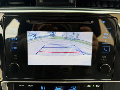 Used 2018 Toyota Corolla LE image 19