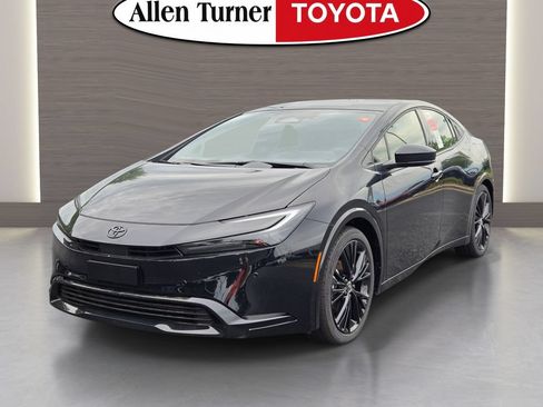 New 2026 Toyota Prius FWD image 4