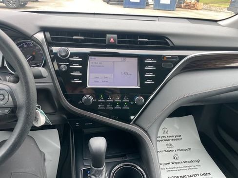 Used 2018 Toyota Camry LE FWD image 15