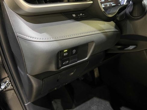 Certified 2023 Toyota Highlander XLE image 14