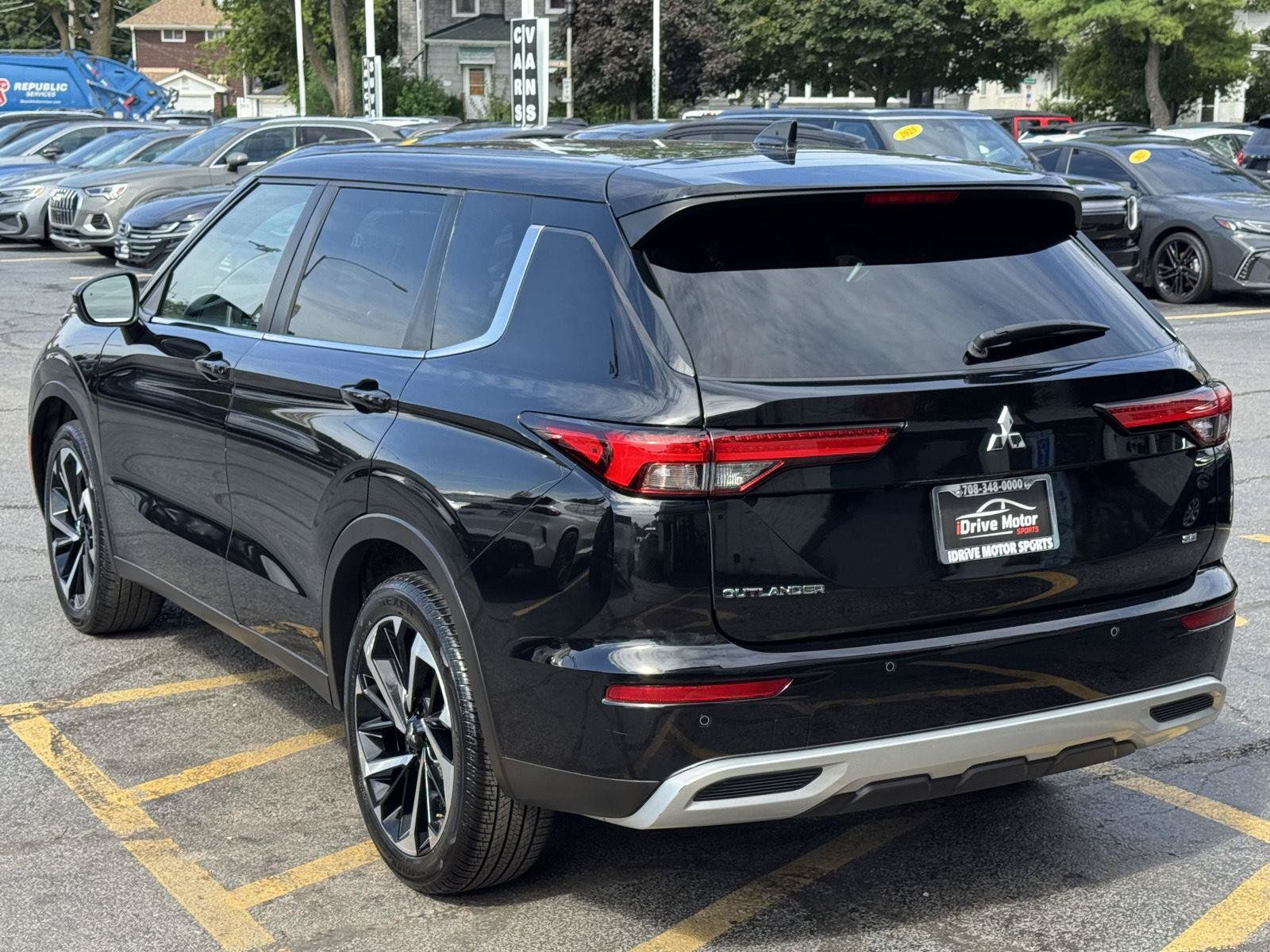 Used 2023 Mitsubishi Outlander ES AWD/4WD image 5