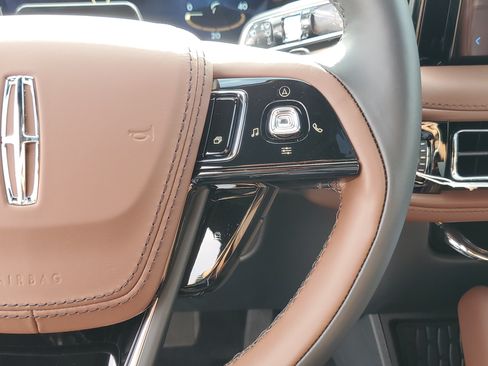 New 2026 Lincoln Aviator Reserve w/ Jet Appearance Package AWD/4WD image 17