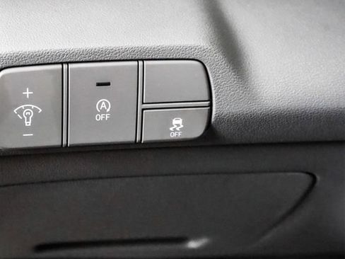 Used 2025 Hyundai Elantra SE image 30