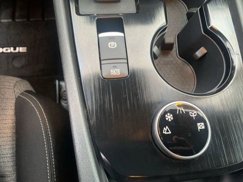 Certified 2021 Nissan Rogue SV image 12