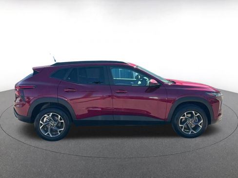 Used 2025 Chevrolet Trax LT FWD image 16