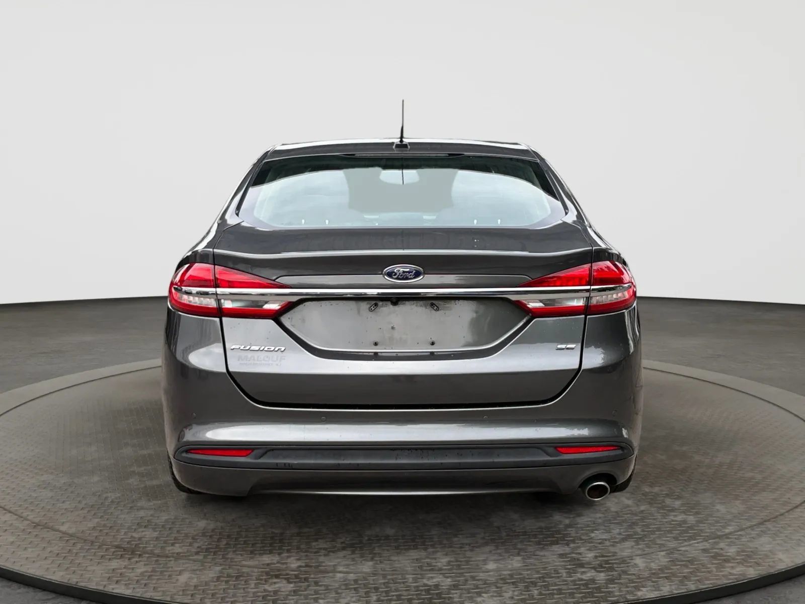 Used 2018 Ford Fusion SE w/ Fusion SE Technology Package FWD image 9