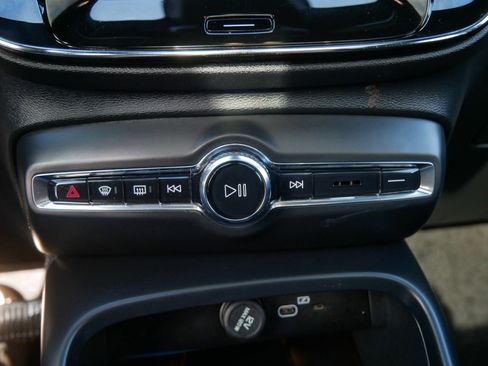 Certified 2023 Volvo XC40 Recharge Ultimate image 27