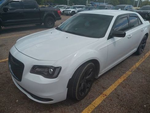 Used 2021 Chrysler 300 Touring w/ Sport Appearance Package RWD image 4
