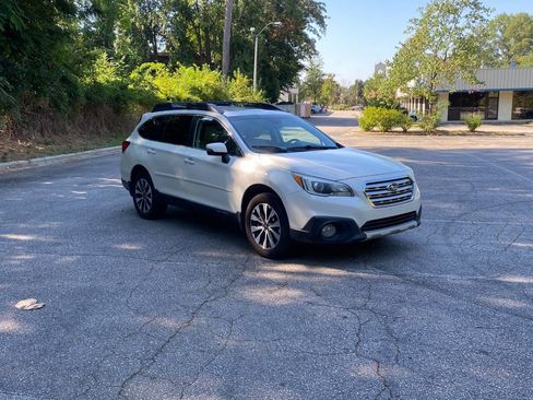 Used 2016 Subaru Outback 2.5i Limited AWD/4WD image 3