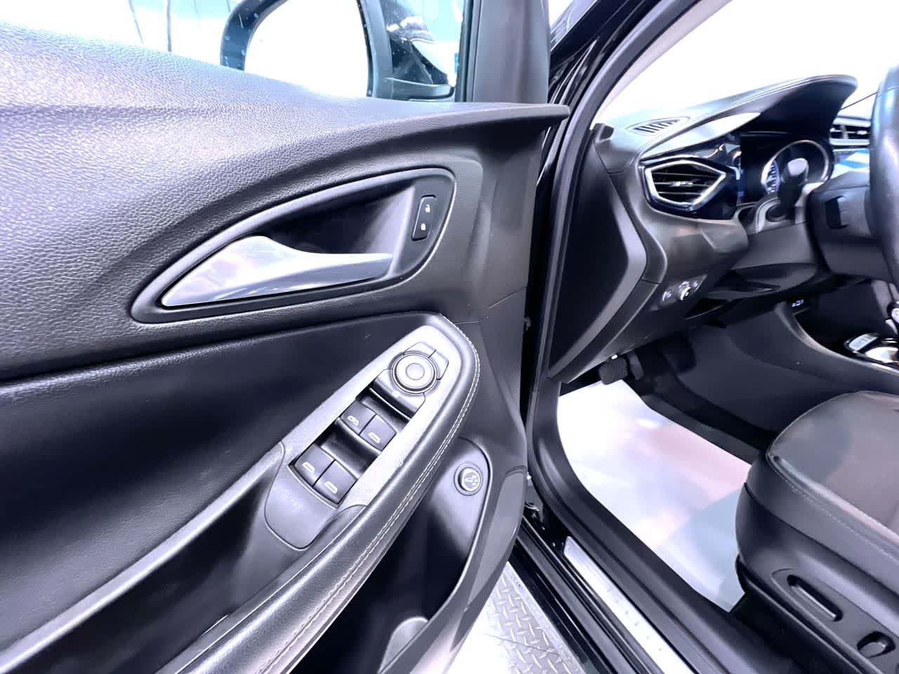 Used 2021 Buick Encore GX Select w/ Sport Touring Package FWD image 12
