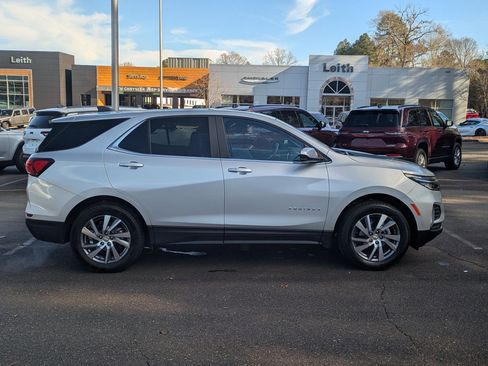 Used 2022 Chevrolet Equinox LT image 4