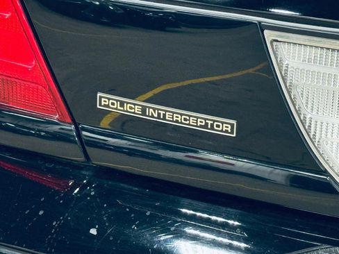 Used 2011 Ford Crown Victoria Police Interceptor image 23