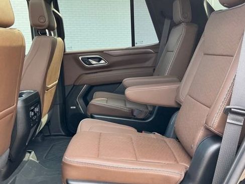 Used 2023 Chevrolet Tahoe High Country w/ Premium Package 2 AWD/4WD image 12