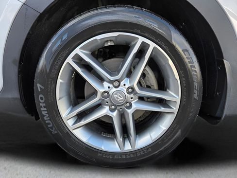 Used 2018 Hyundai Santa Fe Limited image 11