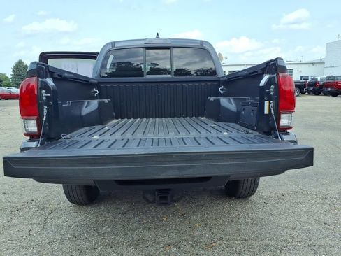 Used 2022 Toyota Tacoma SR AWD/4WD image 8