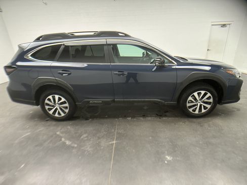 Certified 2025 Subaru Outback Premium image 9