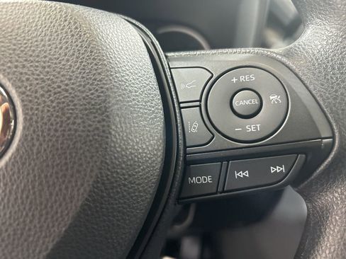 Used 2025 Toyota RAV4 XLE w/ Convenience Package image 23