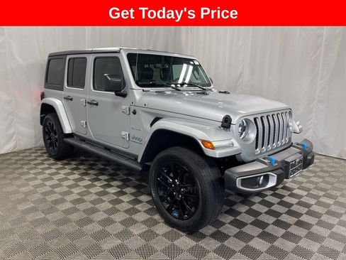 Used 2023 Jeep Wrangler Unlimited Sahara image 2