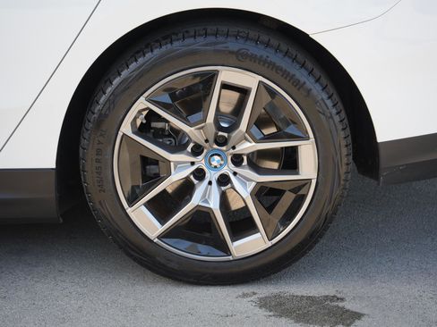 Used 2025 BMW i5 eDrive40i image 5