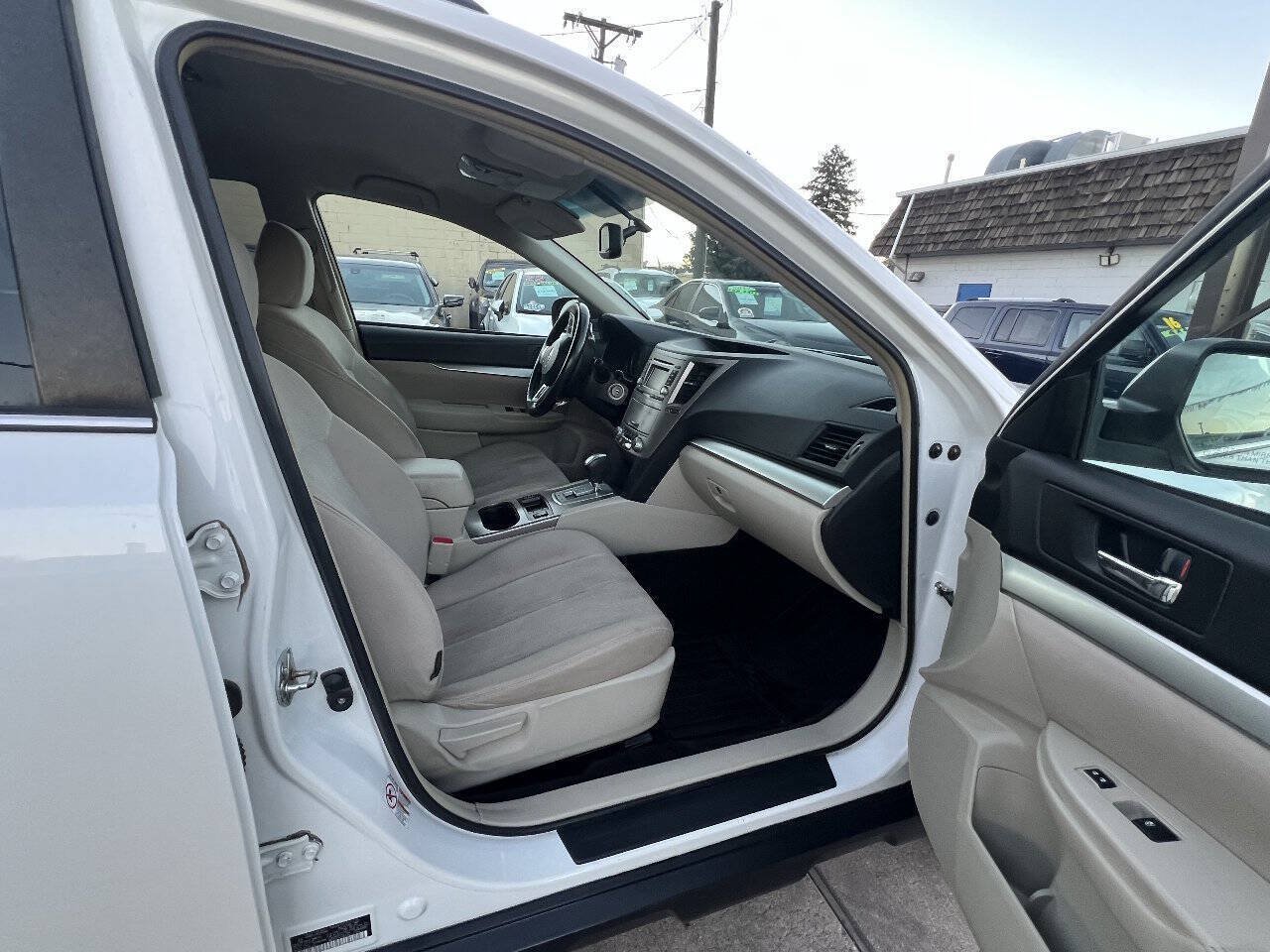 Used 2014 Subaru Outback 2.5i Premium AWD/4WD image 9