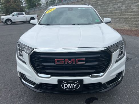 Used 2023 GMC Terrain SLE w/ Driver Convenience Package image 7